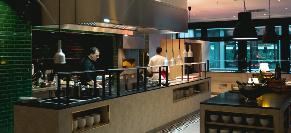 فندق كراون بلازا برلين وسط المدينة Show kitchen Wilsons Crowne Plaza Berlin City Centre