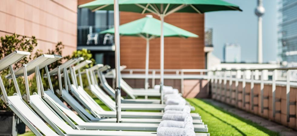 Grand Hyatt Berlin شرفة على السطح
